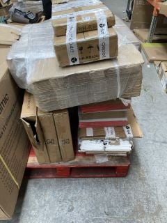 Lot 131  
            Marchington SR18 - Delivery or Collection 
                
PALLET OF ASSORTED PACKAGING ITEMS TO INCLUDE A QTY OF CARDBOARD PIZZA BOXES: LOC...