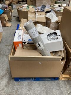 Lot 132  
            Marchington SR18 - Delivery or Collection 
                
PALLET OF ASSORTED HOUSEHOLD ITEMS TO INCLUDE LE CREUSET NON STICK CHEF'S PAN: LO...