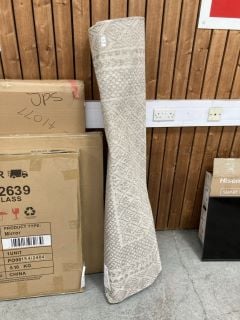 Lot 154  
            Marchington SR18 - Delivery or Collection 

                
SURYA BAHAR PATTERNED RUG IN NATURAL - SIZE 160 X 220CM: LOCATION - A1W