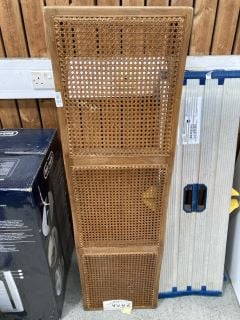 Lot 164  
            Marchington SR18 - Delivery or Collection 

                
VINTAGE WOODEN BENCH: LOCATION - A3W