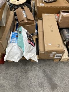 Lot 308  
            Marchington SR18 - Delivery or Collection 

                
PALLET OF ASSORTED ITEMS TO INCLUDE 100CM RECTANGLE SHELF IN BLACK: LOCATION - B3...