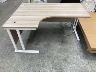 Lot 330  
            Marchington SR18 - Delivery or Collection 

                
1600X1200 RADIAL RIGHT HAND DESKTOP WITH CABLE PORTS IN GREY OAK: LOCATION - B4