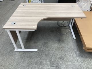 Lot 331  
            Marchington SR18 - Delivery or Collection 

                
1600X1200 RADIAL RIGHT HAND DESKTOP WITH CABLE PORTS IN GREY OAK: LOCATION - B4