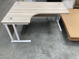 Lot 332  
            Marchington SR18 - Delivery or Collection 

                
1600X1200 RADIAL RIGHT HAND DESKTOP WITH CABLE PORTS IN GREY OAK: LOCATION - B4