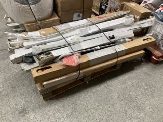 Lot 357  
            Marchington SR18 - Delivery or Collection 

                
PALLET OF ASSORTED JOHN LEWIS & PARTNERS ITEMS TO INCLUDE 35MM CURTAIN POLE KIT -...