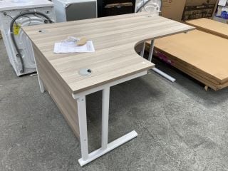 Lot 360  
            Marchington SR18 - Delivery or Collection 

                
1600X1200 RADIAL RIGHT HAND DESKTOP WITH CABLE PORTS IN GREY OAK: LOCATION - B5