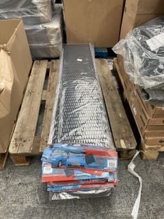 Lot 91  
            Marchington SR18 - Delivery or Collection 

                
QTY OF AUTO STYLE SYNTHETIC RACE MESH: LOCATION - A5