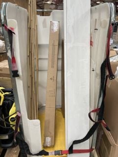 Lot 96  
            Marchington SR18 - Collection 

                
(COLLECTION ONLY) CAGE OF ASSORTED ITEMS TO INCLUDE VOUNOT RECTANGULAR OUTDOOR UM...