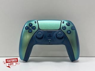 Lot 131  
            Marchington - Parcel Delivery Only 

                
SONY PLAYSTATION 5 WIRELESS DUAL SENSE CONTROLLER GAMES CONSOLE ACCESSORY IN CHRO...