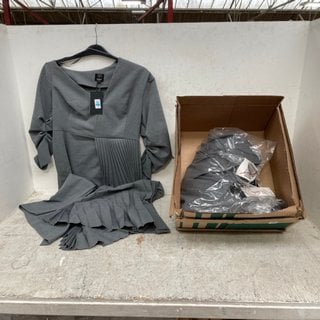 Lot 1015  
            Marchington SR12 - Parcel Delivery Only 

                
2 X JOHN LEWIS & PARTNERS ASYMMETRIC DRESS IN GREY - SIZE UK 10: LOCATION - D14