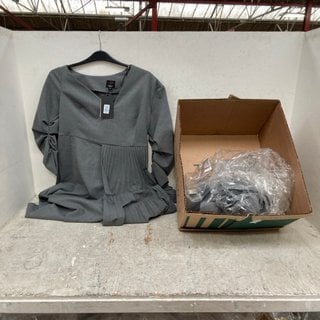 Lot 1016  
            Marchington SR12 - Parcel Delivery Only 

                
2 X JOHN LEWIS & PARTNERS ASYMMETRIC DRESS IN GREY - SIZE UK 10: LOCATION - D14