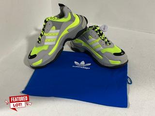 Lot 10  
            Marchington SR12 - Parcel Delivery Only 

                
BALENCIAGA X ADIDAS TRIPLE S TRAINERS IN YELLOW UK SIZE 8 - ORIGINAL RRP £825: LO...