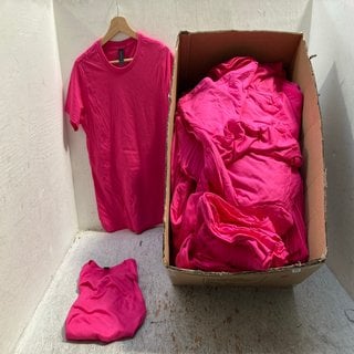 Lot 113  
            Marchington SR12 - Parcel Delivery Only 

                
QTY OF ASSORTED FRUIT OF THE LOOM T-SHIRTS IN PINK TO INCLUDE SIZE M: LOCATION - A1