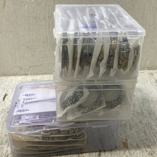 Lot 129  
            Marchington SR12 - Parcel Delivery Only 

                
3 X BOXES OF ASSORTED JEWELLERY TO INCLUDE 1 X BOX OF ASSORTED SILVER BANGLES: LO...