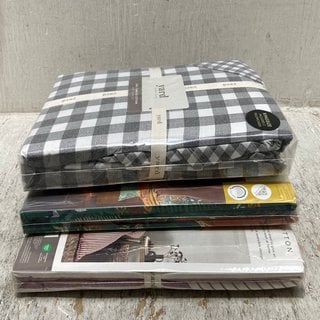 Lot 138  
            Marchington SR12 - Parcel Delivery Only 

                
3 X ASSORTED DUVET COVER SET TO INCLUDE FURN. HOME + STYLE FOREST FAUNA DUVET SIN...