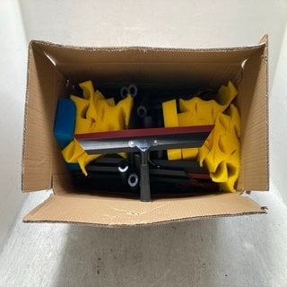 Lot 178  
            Marchington SR12 - Parcel Delivery Only 

                
BOX OF ASSORTED WINDOW CLEANER HEADS AND SPONGES: LOCATION - AR4