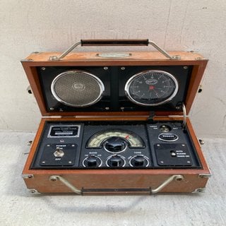 Lot 195  
            Marchington SR12 - Parcel Delivery Only 

                
1 X VINTAGE SPIRIT OF SAINT LOUIS RADIO ALARM CLOCK: LOCATION - AR5