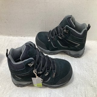 Lot 208  
            Marchington SR12 - Parcel Delivery Only 

                
WOMENS MOUNTAIN WAREHOUSE VOYAGE WATERPROOF WALKING MID BOOT IN BLACK, UK SIZE 7:...