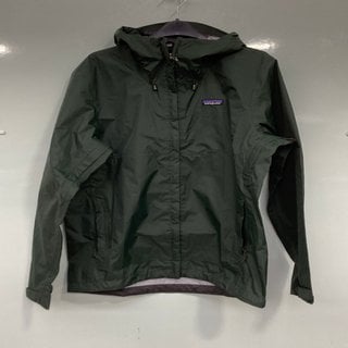 Lot 21  
            Marchington SR12 - Parcel Delivery Only 

                
PATAGONIA MENS TORRENT SHELL 3L RAIN JACKET IN OLD GROWTH GREEN UK M - ORIGINAL R...