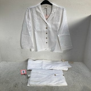 Lot 228  
            Marchington SR12 - Parcel Delivery Only 

                
WOMENS PIGLET IN BED LINEN BLEND PYJAMA TROUSER SET IN WHITE SIZE SMALL: LOCATION...