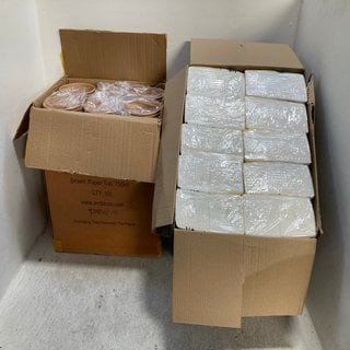 Lot 233  
            Marchington SR12 - Parcel Delivery Only 

                
BOX OF AMBICAM BROWN PAPER TUBS 750ML TO INCLUDE BOX OF POPPIES 2PLY DINNER NAPKI...