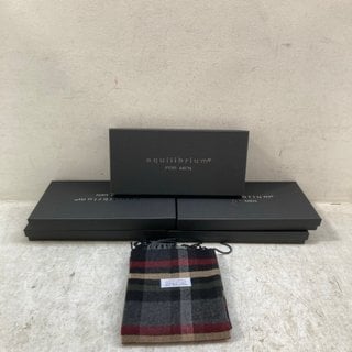 Lot 246  
            Marchington SR12 - Parcel Delivery Only 

                
QTY OF MENS EQUILIBRIUM SCARVES IN CHECK PATTERN: LOCATION - AR8