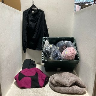 Lot 303  
            Marchington SR12 - Parcel Delivery Only 

                
QTY OF ASSORTED CLOTHING ITEMS TO INCLUDE COZEE HOME LOUNGE PANTS IN BLACK - SIZE...