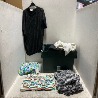 Lot 305  
            Marchington SR12 - Parcel Delivery Only 

                
QTY OF ASSORTED CLOTHING ITEMS TO INCLUDE DANNII MINOGUE PETITE WRAP DRESS IN BLA...