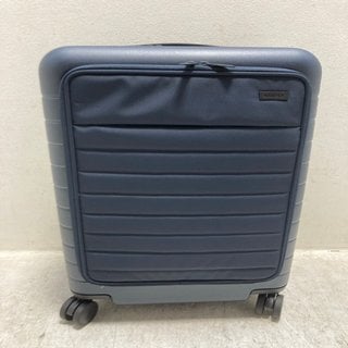 Lot 306  
            Marchington SR12 - Parcel Delivery Only 

                
AWAY TRAVEL FRONT POCKET BIGGER CARRY ON SUITCASE IN BLACK: LOCATION - AR11