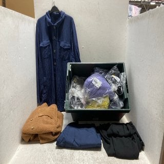 Lot 307  
            Marchington SR12 - Parcel Delivery Only 

                
QTY OF ASSORTED CLOTHING ITEMS TO INCLUDE CENTIGRADE JACKET IN NAVY -SIZE: LARGE:...