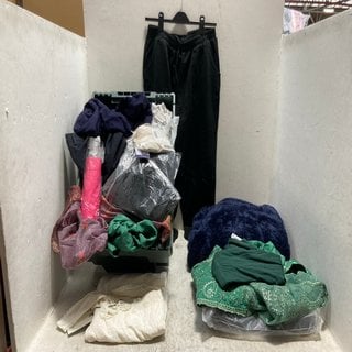 Lot 312  
            Marchington SR12 - Parcel Delivery Only 

                
QTY OF ASSORTED CLOTHING ITEMS TO INCLUDE WOMENS SERENDIPITY LACE SUNDRESS IN CRE...