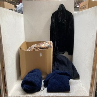 Lot 325  
            Marchington SR12 - Parcel Delivery Only 

                
QTY OF ASSORTED CLOTHING ITEMS TO INCLUDE HELENE BERMAN FAUX FUR COAT IN CHECK PA...