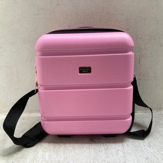 Lot 330  
            Marchington SR12 - Parcel Delivery Only 

                
RADLEY LONDON LEXINGTON VANITY CASE IN PINK: LOCATION - AR12