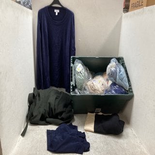 Lot 333  
            Marchington SR12 - Parcel Delivery Only 

                
QTY OF ASSORTED CLOTHING ITEMS TO INCLUDE ONLY WOOL TRENCH COAT IN GREEN - SIZE: ...