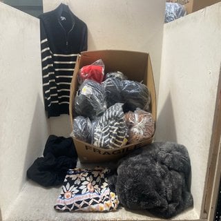 Lot 345  
            Marchington SR12 - Parcel Delivery Only 

                
QTY OF ASSORTED CLOTHING ITEMS TO INCLUDE D&CO BLACK & WHITE SWEATER - SIZE: MEDI...