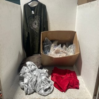 Lot 358  
            Marchington SR12 - Parcel Delivery Only 

                
QTY OF ASSORTED CLOTHING ITEMS TO INCLUDE FRANCK USHER EMBELLISHED SWEATER IN GRE...