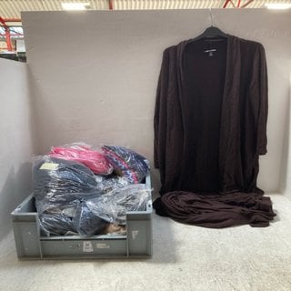 Lot 361  
            Marchington SR12 - Parcel Delivery Only 

                
QTY OF ASSORTED CLOTHING ITEMS TO INCLUDE WOMENS WHITE STUFF FAIR ISLE JUMPER IN ...