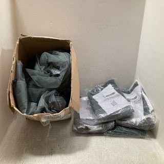 Lot 362  
            Marchington SR12 - Parcel Delivery Only 

                
QTY OF GREEN LOUNGE SET OF 2 GAZEBO MOSQUITO NETS: LOCATION - AR14