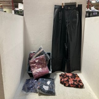 Lot 369  
            Marchington SR12 - Parcel Delivery Only 

                
QTY OF ASSORTED CLOTHING ITEMS TO INCLUDE WOMENS DANNII MINOGUE FAUX LEATHER TROU...