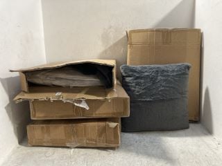 Lot 371  
            Marchington SR12 - Parcel Delivery Only 

                
4 X BOXES OF FAUX FUR CUSHIONS IN GREY: LOCATION - AR14
