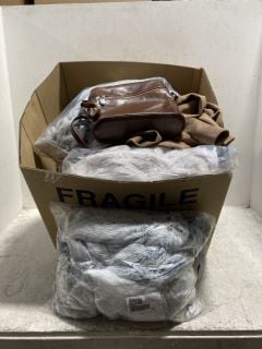 Lot 372  
            Marchington SR12 - Parcel Delivery Only 

                
QTY OF ASSORTED CLOTHING ITEMS TO INCLUDE WOMENS SOSANDER SNOWFLAKE SEQUIN SWEATE...