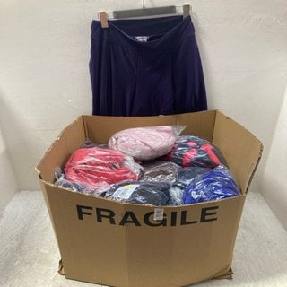 Lot 377  
            Marchington SR12 - Parcel Delivery Only 

                
QTY OF ASSORTED CLOTHING ITEMS TO INCLUDE WOMENS D&CO LEGGINGS IN BLACK - SIZE: X...