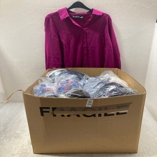 Lot 378  
            Marchington SR12 - Parcel Delivery Only 

                
QTY OF ASSORTED CLOTHING ITEMS TO INCLUDE WOMENS RUTH LANGSFORD SEQUIN TOP IN GOL...