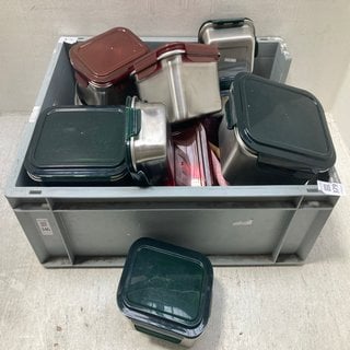 Lot 379  
            Marchington SR12 - Parcel Delivery Only 

                
QTY OF ASSORTED ITEMS TO INCLUDE LOCK&LOCK FOOD STORAGE CONTAINERS WITH LIDS: LOC...