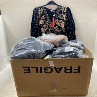 Lot 396  
            Marchington SR12 - Parcel Delivery Only 

                
QTY OF ASSORTED CLOTHING ITEMS TO INCLUDE CENTIGRADE TRENCH COAT IN BEIGE - SIZE:...