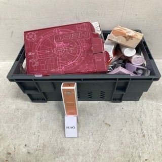 Lot 408  
            Marchington SR12 - Parcel Delivery Only 

                
QTY OF ASSORTED ITEMS TO INCLUDE ABBOTT LYON BEADED BRACELET WITH SINGLE GEM: LOC...