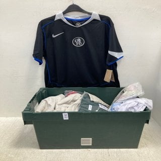 Lot 412  
            Marchington SR12 - Parcel Delivery Only 

                
QTY OF ASSORTED CLOTHING ITEMS TO INCLUDE LACOSTE POLO SHIRT IN BLUE/WHITE STRIPE...