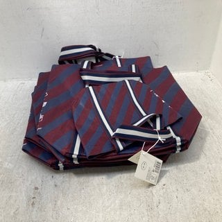 Lot 424  
            Marchington SR12 - Parcel Delivery Only 

                
QTY OF ASSORTED ANYA HINDMARCH THE UNIVERSAL BAG - TOTE BAGS SMALL AND LARGE: LOC...