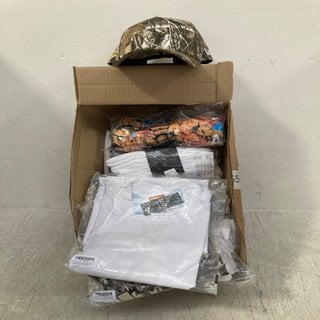 Lot 433  
            Marchington SR12 - Parcel Delivery Only 

                
QTY OF ASSORTED MENS CLOTHING TO INCLUDE BOOHOO MAN BLACK OVERSIZED DARREN TILL M...