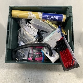 Lot 435  
            Marchington SR12 - Parcel Delivery Only 

                
QTY OF ASSORTED ITEMS TO INCLUDE FRESCO APPLE BLOSSOM WALLPAPER IN OCHRE - BATCH ...